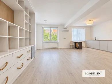 Na predaj 2-izbový byt, 57 m², Bratislava-Ružinov, Niťová