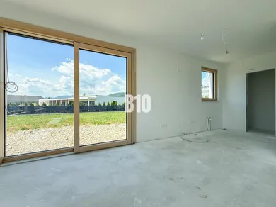 Na predaj dom, 183 m², Zamarovce