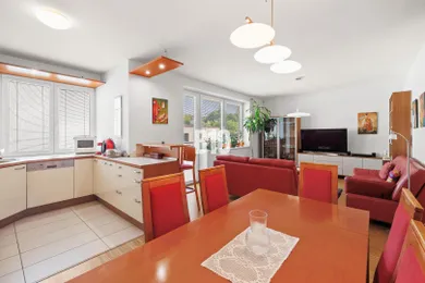 Na predaj 4-izbový byt, 135 m², Bratislava-Nové Mesto, Uhrova