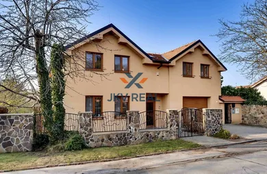 Domy na predaj 7-izbový, Bratislava-Devín · €999 999