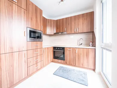 Na prenájom 2-izbový byt, 50 m², Bratislava-Nové Mesto, Nobelova