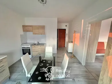 Mieszkania na wynajem, 1-pokojowe, Nové Zámky · €450