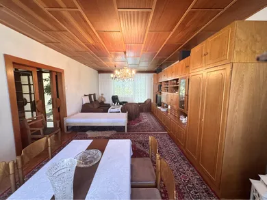 Na predaj 5-izbový dom, 250 m², Nové Zámky