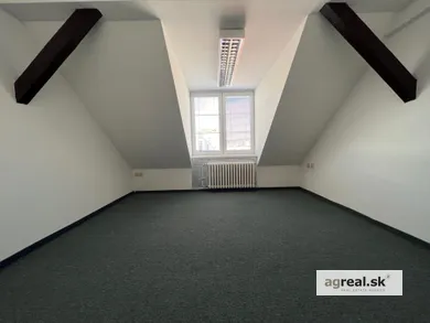 Na prenájom komerčné, 80 m², Bratislava-Staré Mesto, Grösslingova