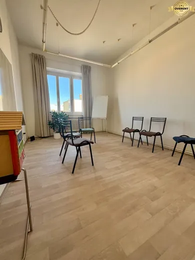 Na prenájom komerčné, 37 m², Trnava, Ulica Hlavná