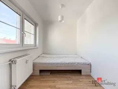 Na prenájom 3-izbový byt, 60 m², Bratislava-Staré Mesto, Grösslingova