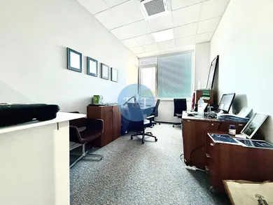 Na prenájom komerčné, 211 m², Bratislava-Ružinov, Tomášikova