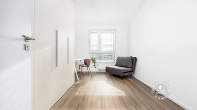 Na prenájom 3-izbový byt, 79 m², Bratislava-Devínska Nová Ves