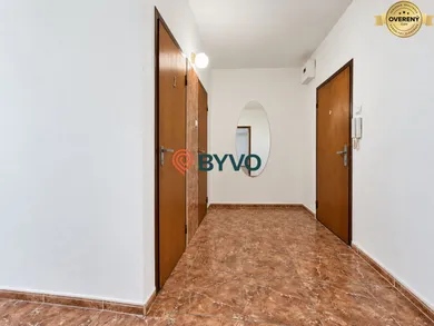 Na prenájom 1-izbový byt, 33 m², Bratislava-Vrakuňa, Ipeľská