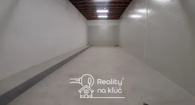 Na prenájom komerčné, 118 m², Nové Zámky, Gúgska