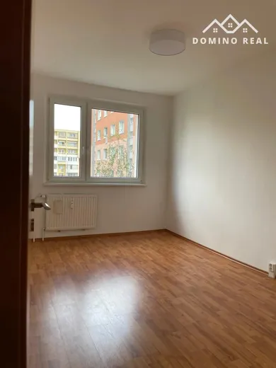 Na prenájom 3-izbový byt, 70 m², Bratislava-Karlova Ves, Pribišova