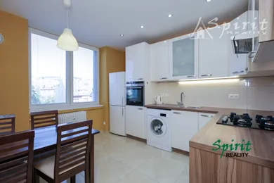 Na predaj 2-izbový byt, 60 m², Bratislava-Nové Mesto, Račianska