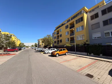 Na prenájom 2-izbový byt, 63 m², Bratislava-Devínska Nová Ves