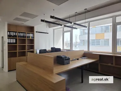 Na predaj komerčné, 188 m², Bratislava-Nové Mesto, Tomášikova