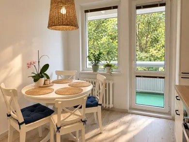 Na prenájom 3-izbový byt, 65 m², Bratislava-Dúbravka, Húščavova