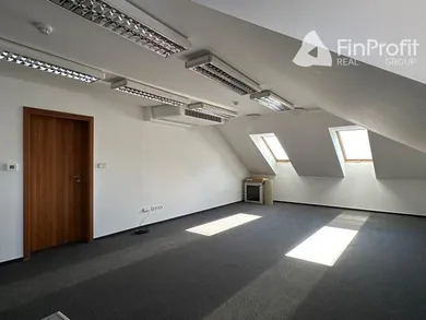 Na prenájom komerčné, 187 m², Bratislava-Ružinov, Miletičova