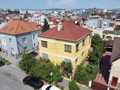 Mieszkania na sprzedaż, 4-pokojowe, Košice-Juh · €299 900