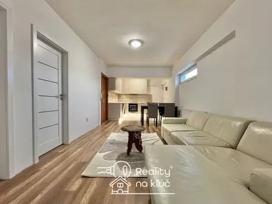 Na prenájom 3-izbový byt, 56 m², Nové Zámky, Bernolákovo námestie