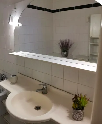 Na prenájom 3-izbový byt, 64 m², Bratislava-Nové Mesto, Rozvodná