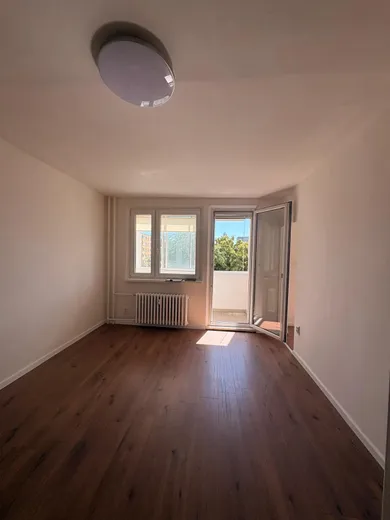 Na predaj 4-izbový byt, 76 m², Bratislava-Dúbravka, Cabanova