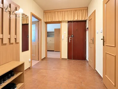 Na prenájom 4-izbový byt, 76 m², Bratislava-Dúbravka, Gallayova