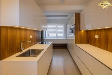 Na prenájom 5-izbový dom, 296 m², Bratislava-Nové Mesto, Prvá