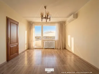 Na predaj 3-izbový byt, 69 m², Levice, Dopravná