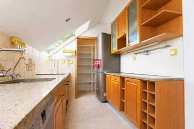 Na prenájom 3-izbový byt, 120 m², Bratislava-Nové Mesto, Desiata