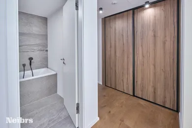 Na predaj 4-izbový byt, 100 m², Bratislava-Petržalka, Krasovského