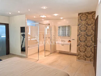 Na predaj 5-izbový byt, 168 m², Ružomberok