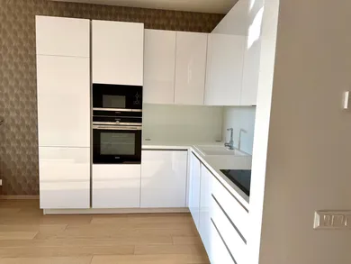 Na prenájom 2-izbový byt, 55 m², Bratislava-Staré Mesto, Továrenská