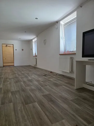 Na predaj dom, Trnovec