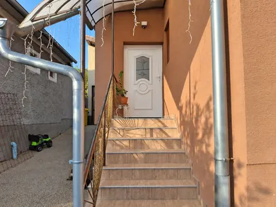 Na predaj 4-izbový dom, 120 m², Santovka, neuvedená