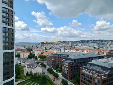 Na prenájom 2-izbový byt, 53 m², Bratislava-Staré Mesto, Továrenská