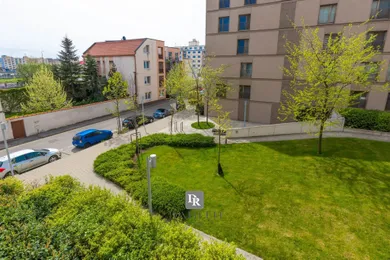 Na prenájom 2-izbový byt, 45 m², Bratislava-Nové Mesto, Račianska