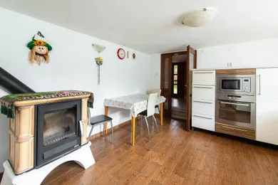 Na predaj 5-izbový dom, 260 m², Medzianky