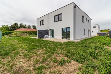 Na predaj dom, 151 m², Kráľová pri Senci