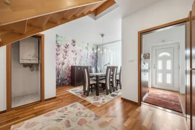 Na predaj 5-izbový dom, 172 m², Bratislava-Ružinov, Pri zvonici