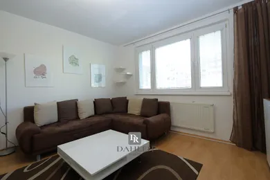 Na prenájom 3-izbový byt, 64 m², Bratislava-Petržalka, Hrobákova