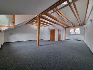 Kiadó kereskedelmi ingatlanok, Košice-Staré Mesto · €600