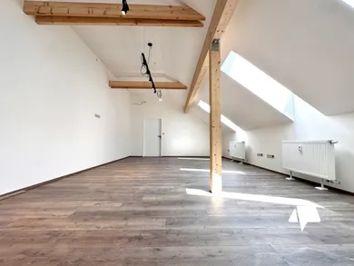Na prenájom komerčné, 97 m², Nitra, Farská