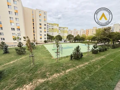 Na predaj 3-izbový byt, 60 m², Hlohovec, Podzámska