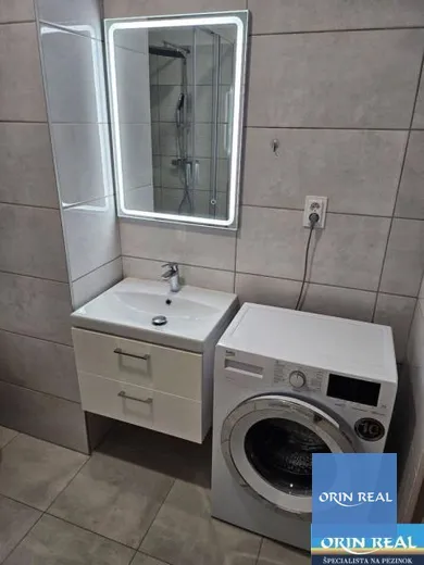Na prenájom 1-izbový byt, 40 m², Pezinok, Muškátova