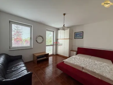 Na prenájom 3-izbový byt, 90 m², Piešťany, Nám. 1. mája