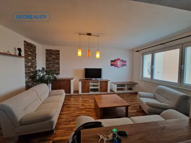 Na prenájom 3-izbový byt, 79 m², Levice, Konopná