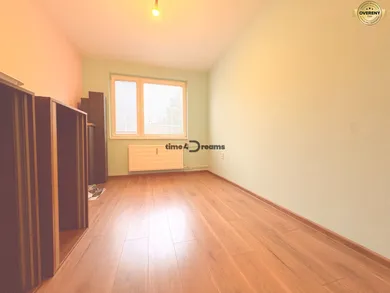 Na predaj 3-izbový byt, 79 m², Levice