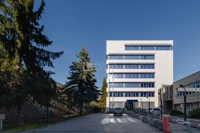 Lokale komercyjne na wynajem, Zvolen · €250