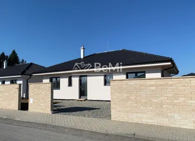 Domy na sprzedaż, 4-pokojowe, Levice · €304 000