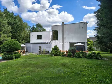 Na prenájom 6-izbový dom, 450 m², Bratislava-Rusovce
