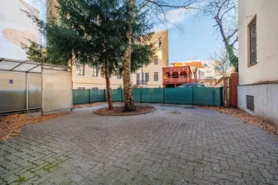 Na prenájom komerčné, 28 m², Bratislava-Staré Mesto, Lazaretská
